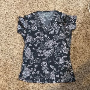 UA uniform advantage Buttersoft paisley scrub top size XS